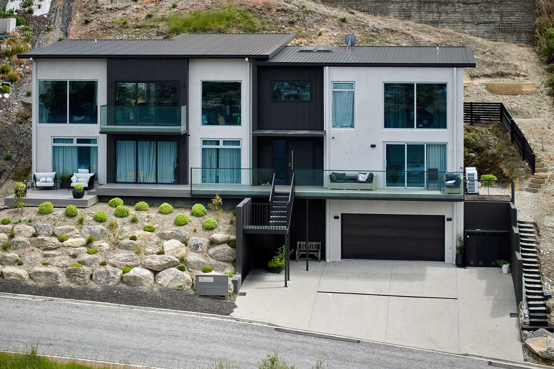 Frankton Luxury Home with Lake View